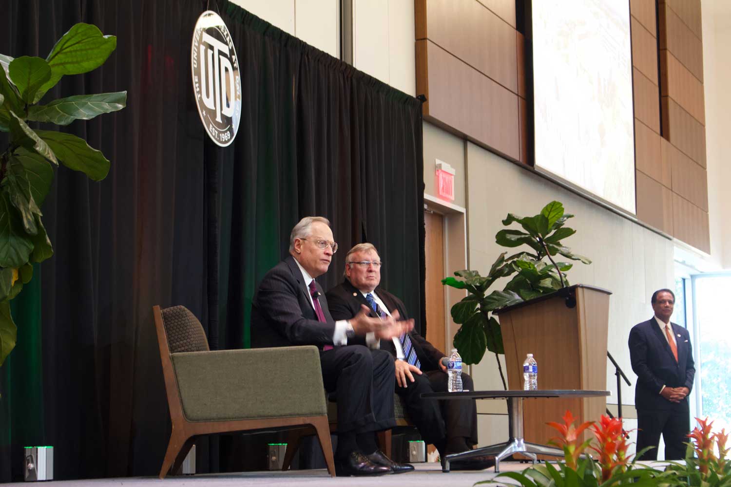 From left: Ross Perot Jr. and Dr. Benson have a far-ranging fireside chat after Dr. Jamison’s introduction.